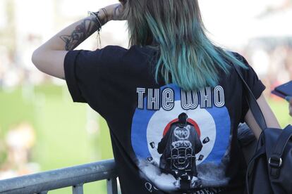 Un seguidor con la camiseta de la banda británica The Who.