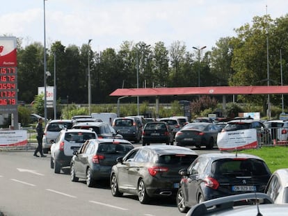 Imágenes de las protestas y las largas filas en las gasolineras francesas.