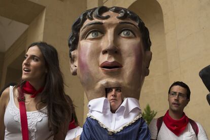 Un cabezudo durante la Comparsa de Gigantes y Cabezudos, el 7 de julio de 2017.