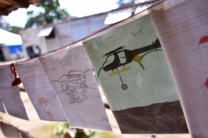 Centenas de cartas de crianças foram entregues aos bombeiros que trabalham na operação de busca em Brumadinho.