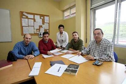 De izquierda a derecha, Óscar Bernaola, Luis Metola, Ainhoa Ohiana, Jon Kepa Bustindui y Aitor Petralanda.