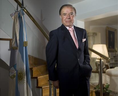 El expresidente argentino Carlos Menem fotografiado en su casa de Buenos Aires, en octubre de 2009.