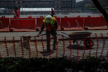 Rubén Cortés, durante su jornada de trabajo en el Zócalo.