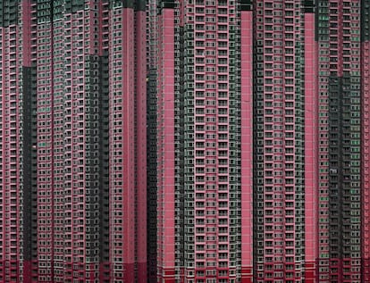 Panorámica de Hong Kong, cuya densidad se asocia a la eficacia mientras sacrifica el espacio y la intimidad.