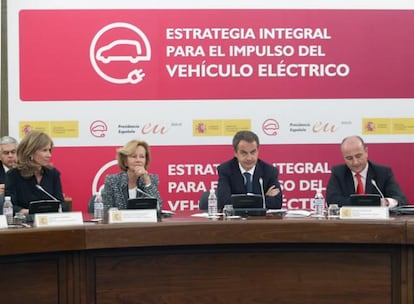 Cristina Garmendia, Elena Salgado, José Luis Rodríguez Zapatero y Miguel Sebastián en la presentación del Plan de Acción.