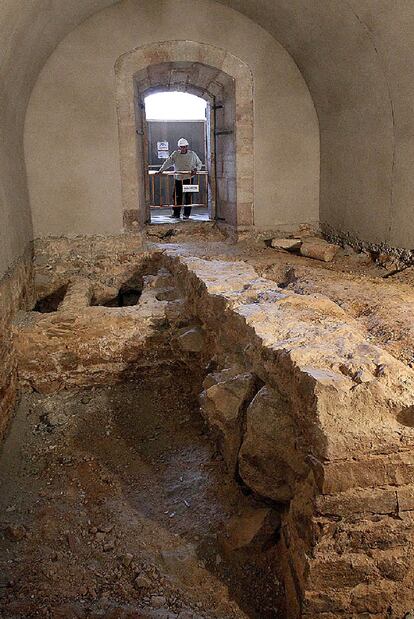 Restos del fortín en una de las salas del castillo de Montjuïc.