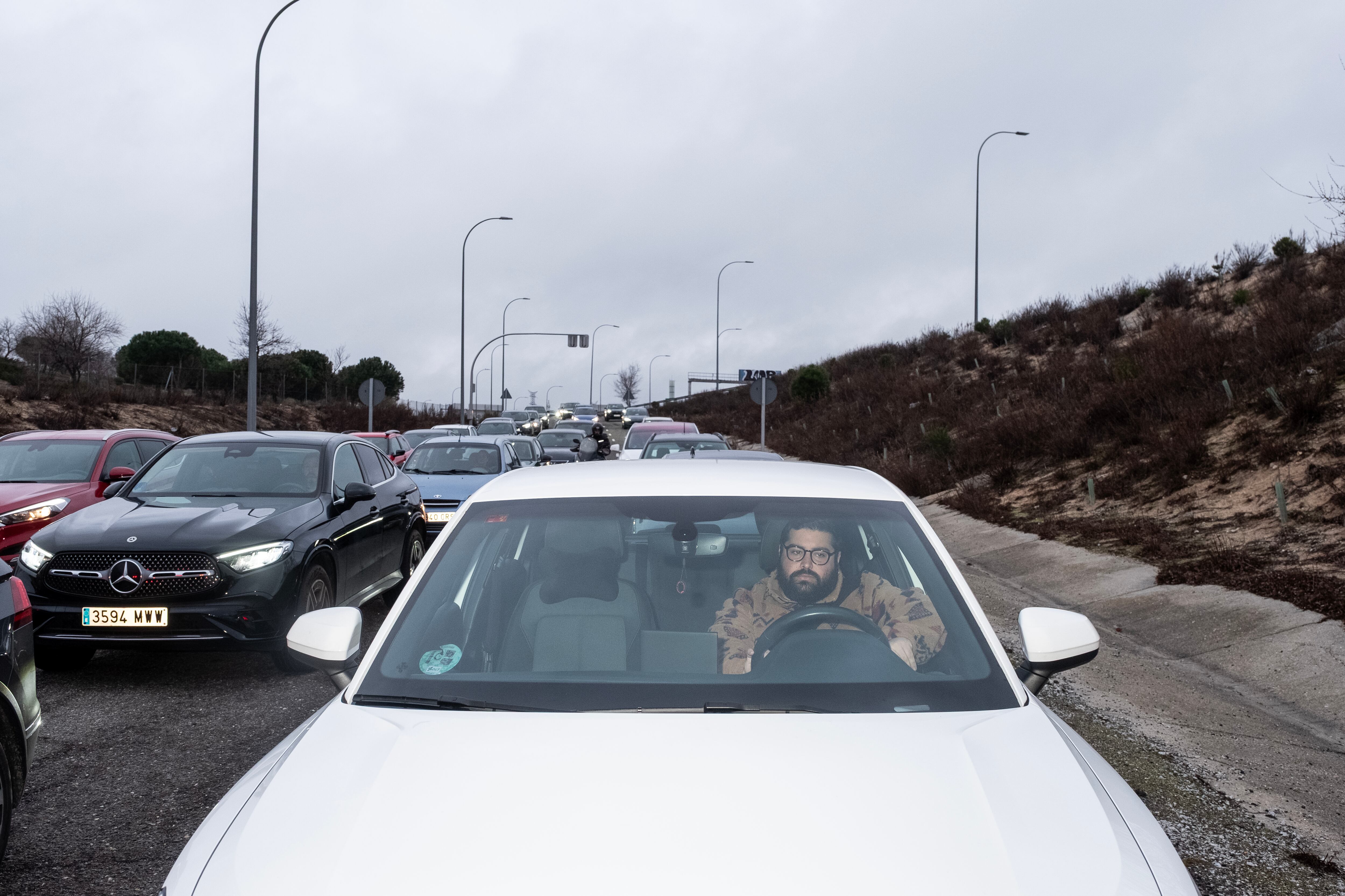 
Ángel Ruiz, atascado en su coche de camino al trabajo. 

