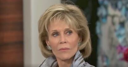 Esta es la cara de Fonda cuando le dicen: "He leído que no estabas orgullosa de admitir que te has hecho 'trabajillos'. ¿Por qué?".