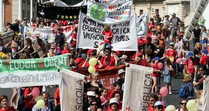 Manifestaci&oacute;n de Escola Valenciana en defensa de la lengua.