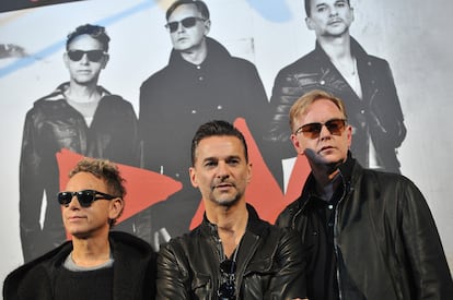 Martin Gore, Dave Gahan y el fallecido Andrew Fletcher, durante una conferencia de prensa en 2012 en París.