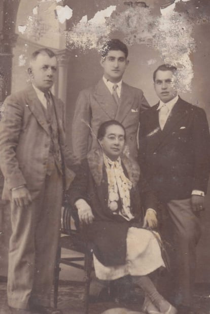 Ramón Barreiro, rodeado de familiares.