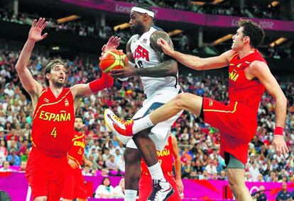 Pau Gasol, Lebron James y Rudy Fernández, durante la final olímpica de Londres.