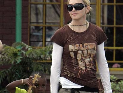 Madonna, ayer con su hijo David Banda en Malaui.