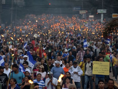 Honduras marcha contra la impunidad del Gobierno