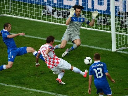 Mandzukic marca el gol del empate croata.