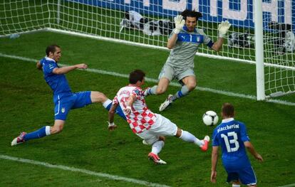 Mandzukic marca el gol del empate croata.