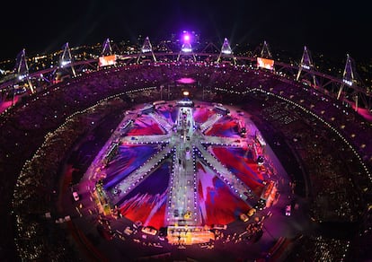 ICTURE TAKEN WITH A ROBOTIC CAMERA General view of the closing ceremony of the 2012 London Olympic Games, at the Olympic Stadium in London, on August 12, 2012. AFP PHOTO / FRANCOIS XAVIER MARIT