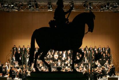 Concierto solidario de Daniel Barenboim en la plaza Mayor de Madrid, en 2005.