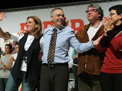 Carme Chac&oacute;n, Pere Navarro, Antonio Balm&oacute;n y Eva Granados, ayer en el mitin del PSC.