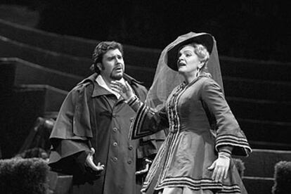 Una escena de <i>Gustavo III</i> en el teatro San Carlo, de Nápoles.