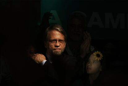 El candidato presidencial del Partido Verde, Antanas Mockus, tras reconocer la victoria de Santos.