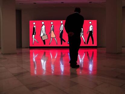 &#039;7 people walking&#039; (2009), panel led de Opie seis metros de longitud propiedad del Grupo Santander en la Fundaci&oacute;n Bancaja.