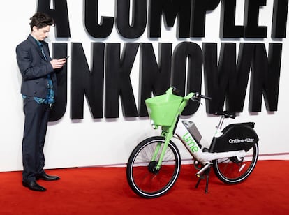 Timothée Chalamet en la 'premiere' de 'Un completo desconocido', el 14 de enero de 2025, en Londres. 