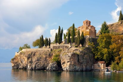 La iglesia de San Juan Kaneo, en el pueblo pesquero del mismo nombre, a las afueras de Ohrid.