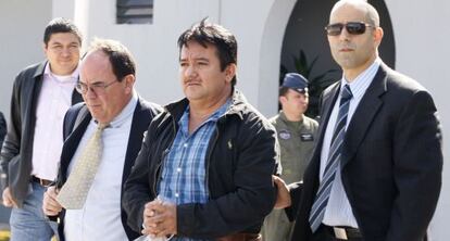 Juan Ortiz López, 'Chamale', escoltado en el aeropuerto de Guatemala