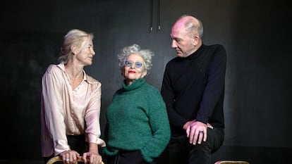 La actriz Ana Duato y el actor Darío Grandinetti, con la directora teatral Magüi Mira en el centro, el pasado 14 de febrero en TeatroLab, Madrid.