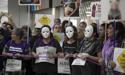 Protesta contra los vientres de alquiler en 2017 en Madrid.