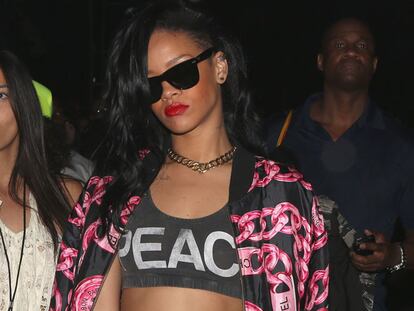Copia el look: (des)vístete como Rihanna por unos 15 euros
