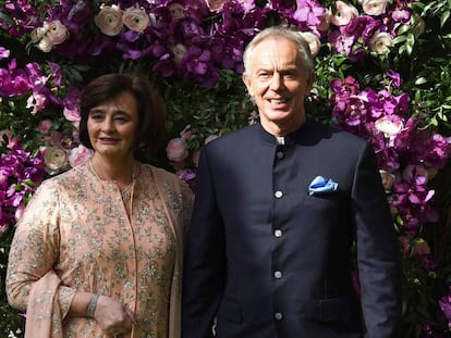 Tony Blair y su esposa Cherie, en la boda.