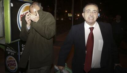 Juan José Gil panizo a la salida del juzgado en 2014.