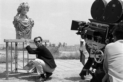 El realizador francés Jean-Luc Godard durante el rodaje de 'El desprecio', en 1963 en Italia.