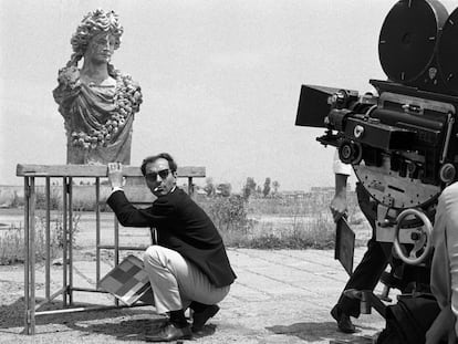 El realizador francés Jean-Luc Godard durante el rodaje de 'El desprecio', en 1963 en Italia.