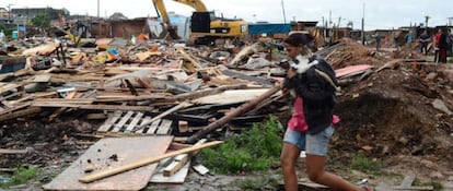 Terreno desocupado no leste de São Paulo.