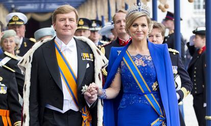 El rey Guillermo de Holanda y su esposa Máxima de Holanda durante su coronación en 2013.