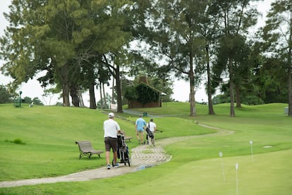 El club de golf que colinda con el asentamiento Kennedy.