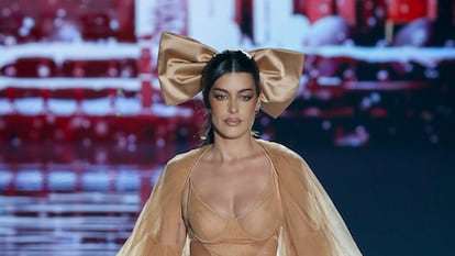 El desfile de Andrés Sardá, con Dulceida como modelo invitada