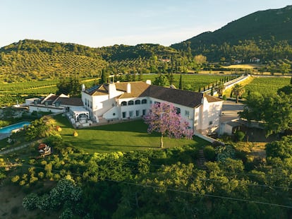 Exterior of Casa Palmela, a 17th century manor house converted into a hotel in the Arrábida national park.