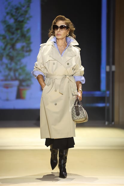 Naty Abascal desfilando para Gucci hoy viernes en Milán.