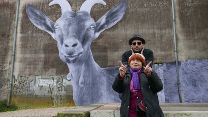 Agnès Varda y JR, en la película.