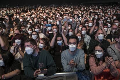 Una imagen que no se veía desde hace un año: el público, instantes antes de empezar el concierto, apretujado.