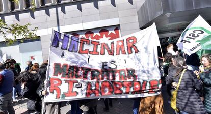 Manifestación en contra del hacinamiento de menas en el centro de Hortaleza.