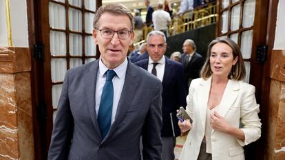 El líder del PP. Alberto Núñez Feijóo (a la izquierda), junto a Cuca Gamarra y Elías Bendodo, el día 21 en el Congreso.