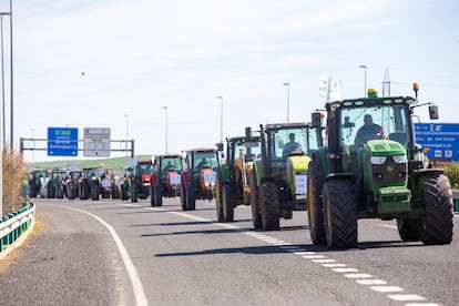 Tractorada  desde  el Circuito de Velocidad hasta el centro de Jerez de la Frontera Jerez, organizada por las organizaciones representativas del sector agrario de Cádiz para protestar contra el decreto de convergencia de la PAC