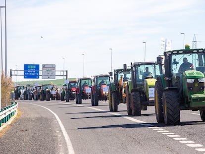 Tractorada  desde  el Circuito de Velocidad hasta el centro de Jerez de la Frontera Jerez, organizada por las organizaciones representativas del sector agrario de Cádiz para protestar contra el decreto de convergencia de la PAC