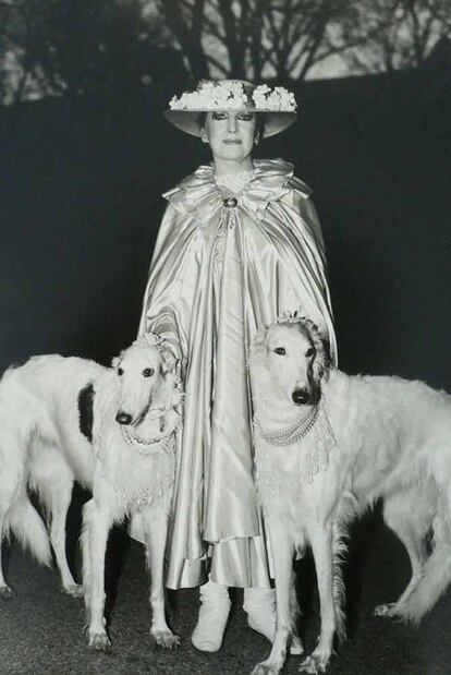 <i>Mujer paseando sus perros en Central Park</i>, del fotógrafo Dietmar Busse, en la galería Arana Poveda.