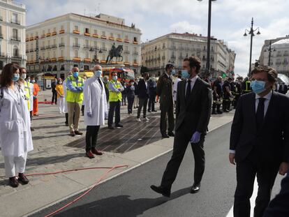 El presidente del PP, Pablo Casado y el alcalde de Madrid, José Luis Martínez-Almeida, el pasado sábado en la Puerta del Sol (Madrid).